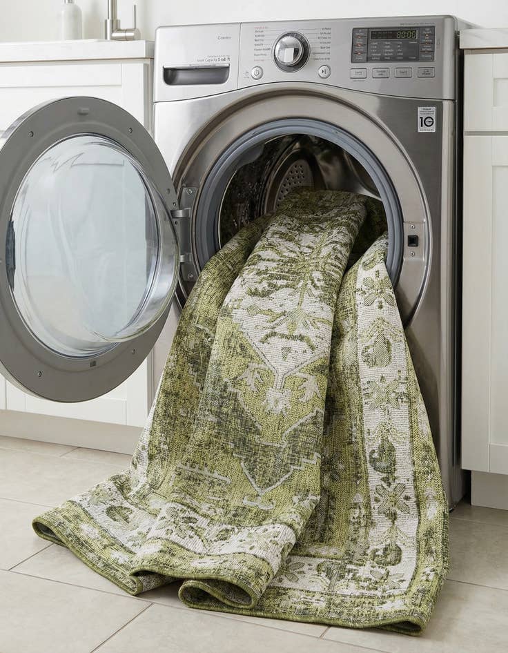 Detail image of  6' x 9'  Washable Traditional Indoor / Outdoor Rug