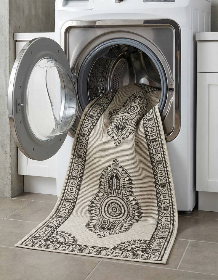 Detail image of 2' 7 x 12'  Washable Traditional Indoor / Outdoor Runner Rug