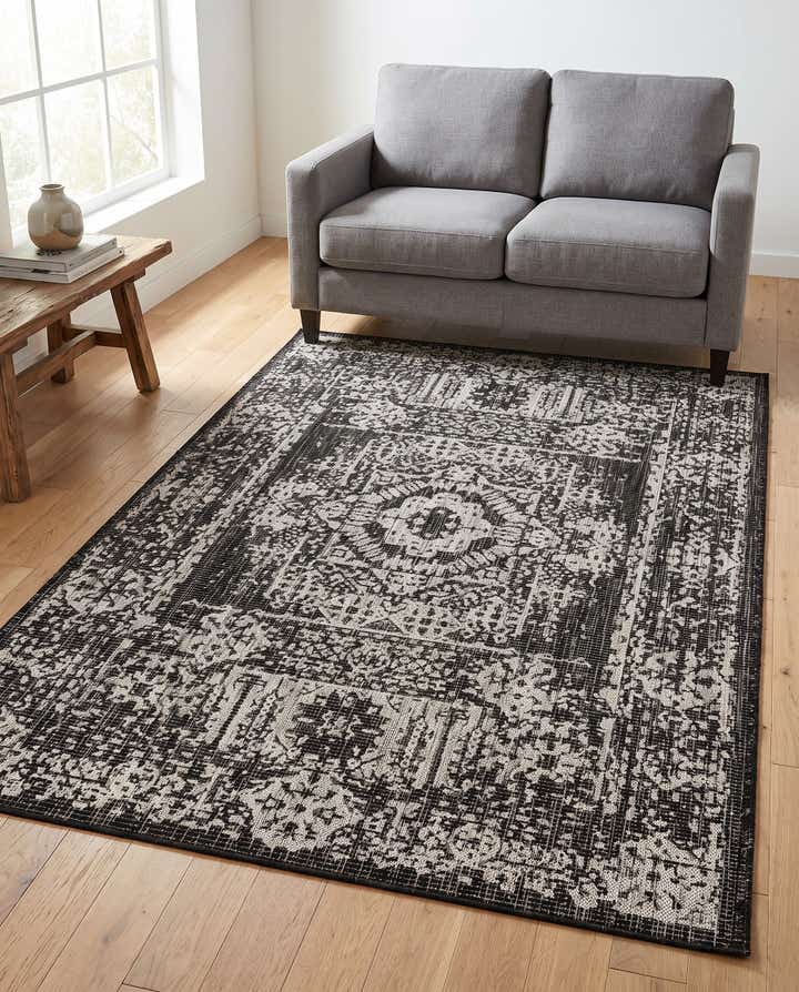 5' 3 x 8' Easy-Clean Traditional Indoor / Outdoor Rug