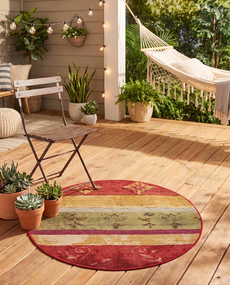 Detail image of 2' 7 x 2' 7 Easy-Clean Modern Indoor / Outdoor Round Rug