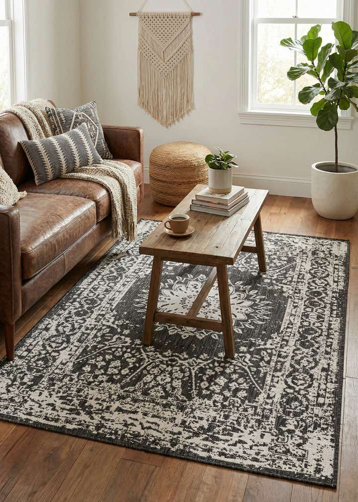 4' x 6' Easy-Clean Traditional Indoor / Outdoor Rug