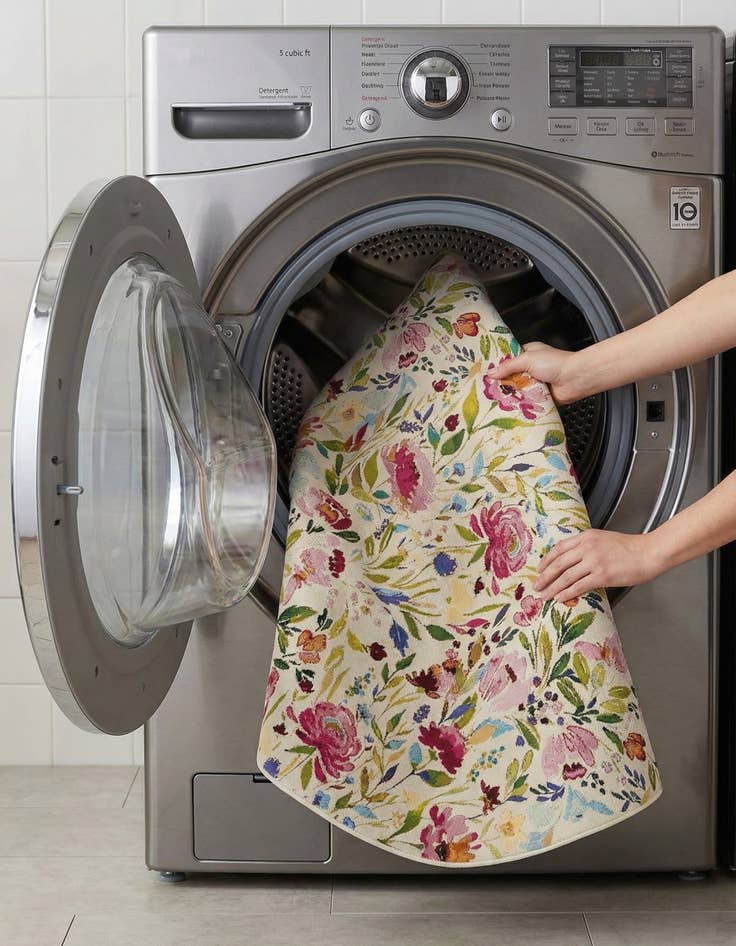 Detail image of  7' 10 x 7' 10  Washable Botanical Indoor / Outdoor Round Rug