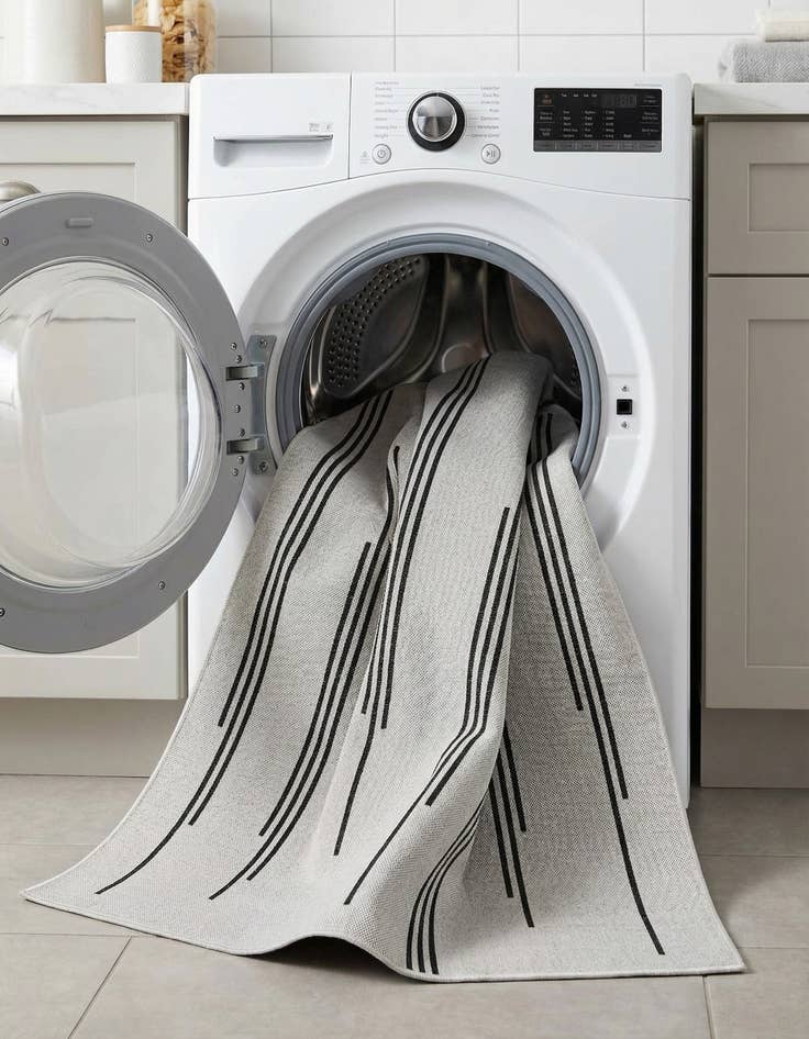 Detail image of 7' 10 x 7' 10  Washable Modern Indoor / Outdoor Square Rug