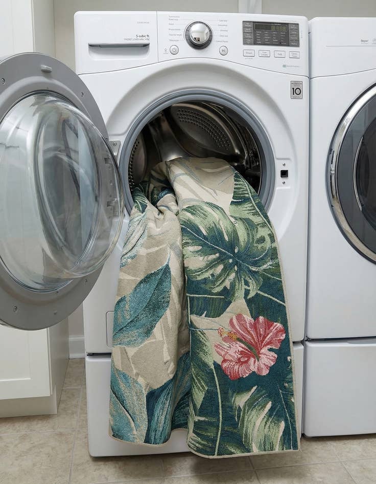 Detail image of 6' x 9'  Washable Botanical Indoor / Outdoor Rug