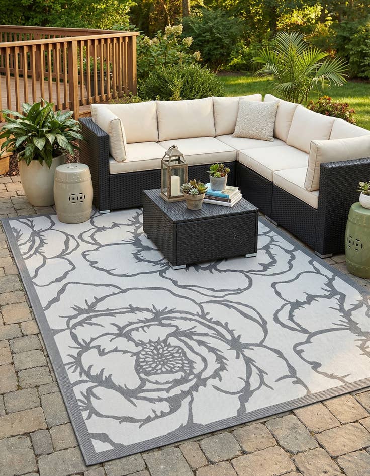 Detail image of 8' x 11' 4  Washable Botanical Indoor / Outdoor Rug