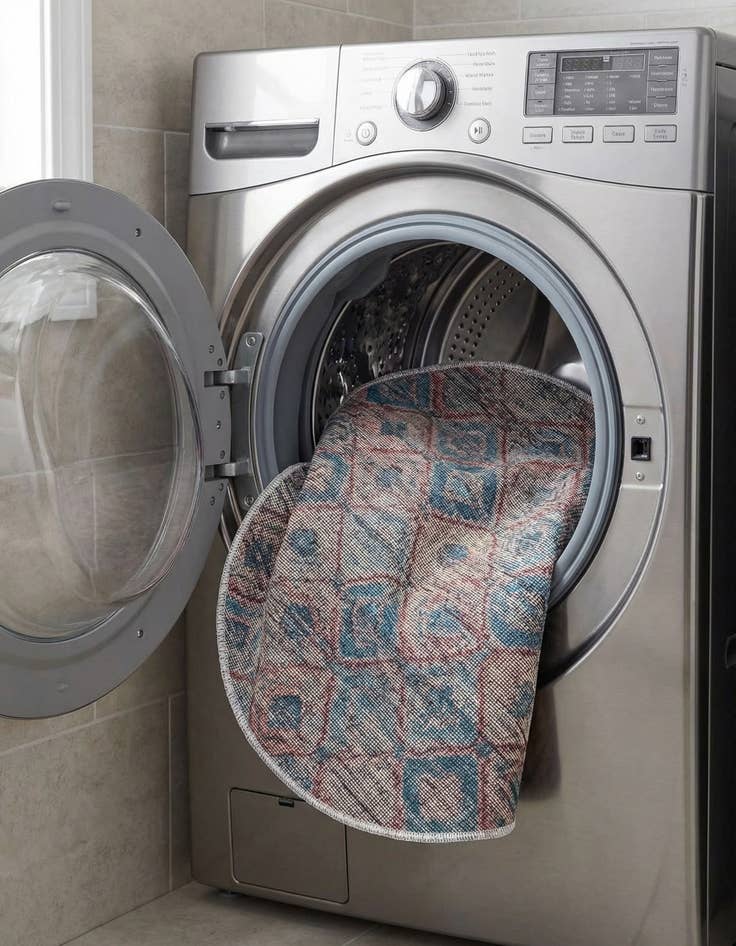 Detail image of  3' 3 x 3' 3  Washable Sisu Round Rug