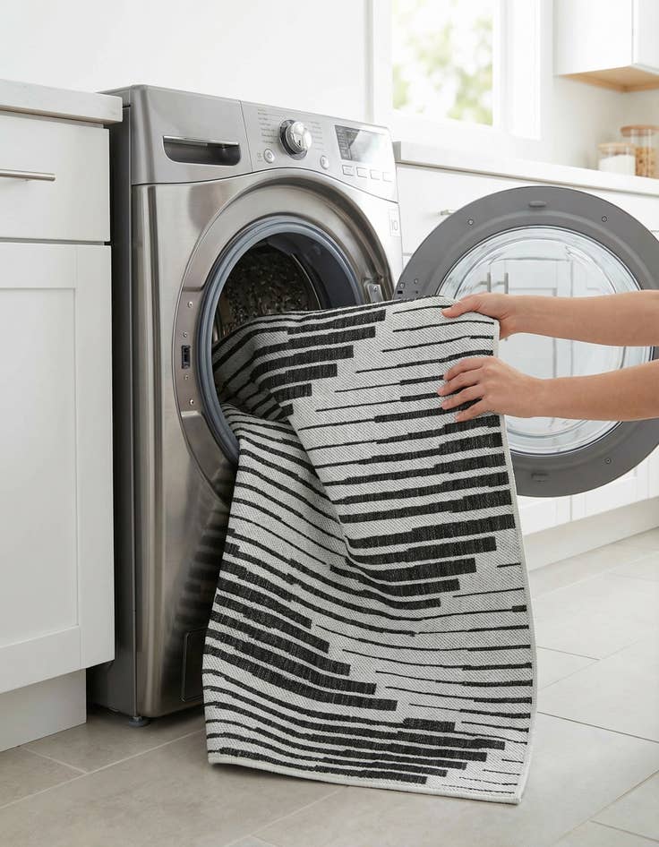 Detail image of  6' x 9'  Washable Modern Indoor / Outdoor Rug