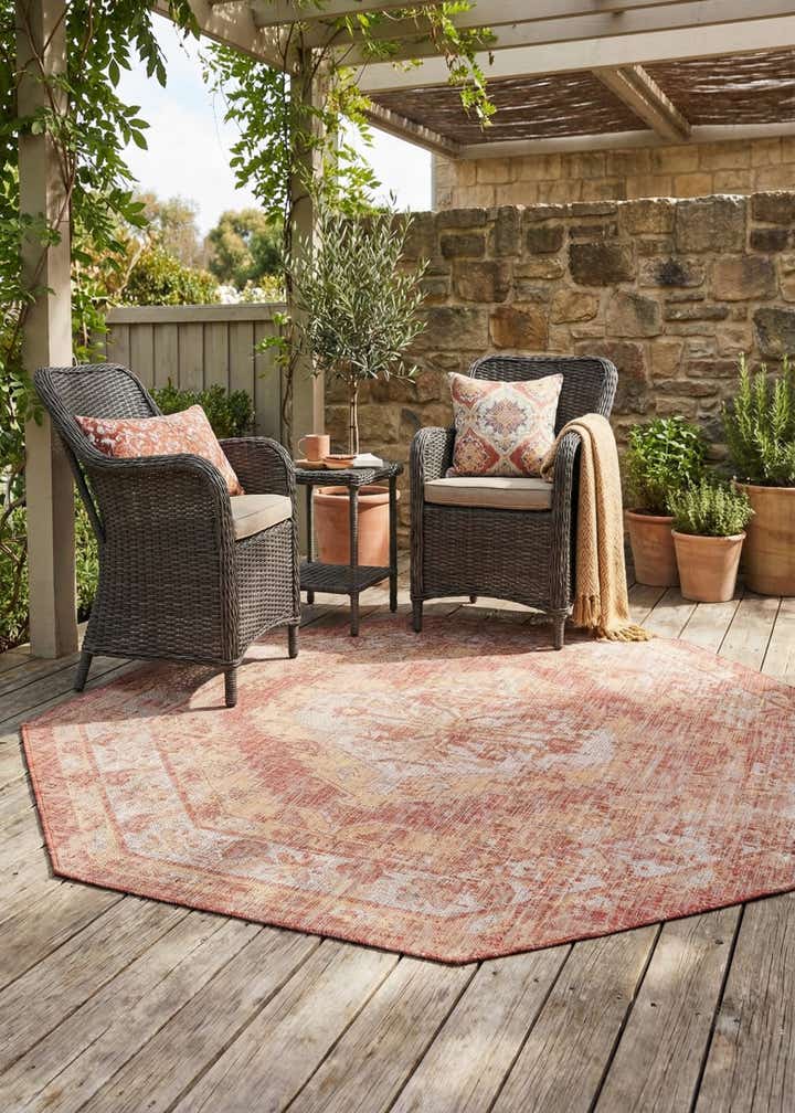7' 10 x 7' 10 Easy-Clean Traditional Indoor / Outdoor Octagon Rug