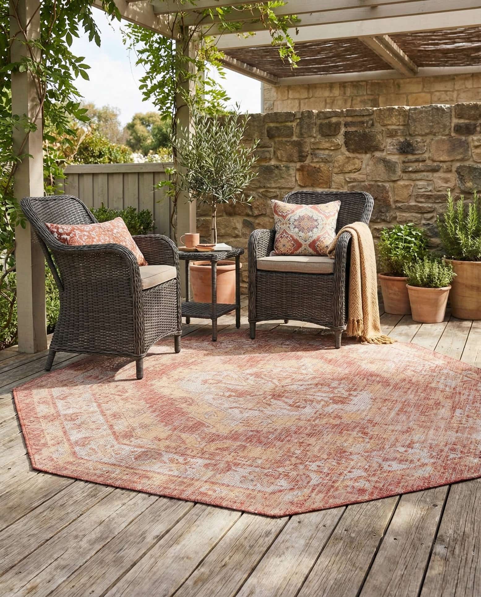 7' 10 x 7' 10 Easy-Clean Traditional Indoor / Outdoor Octagon Rug