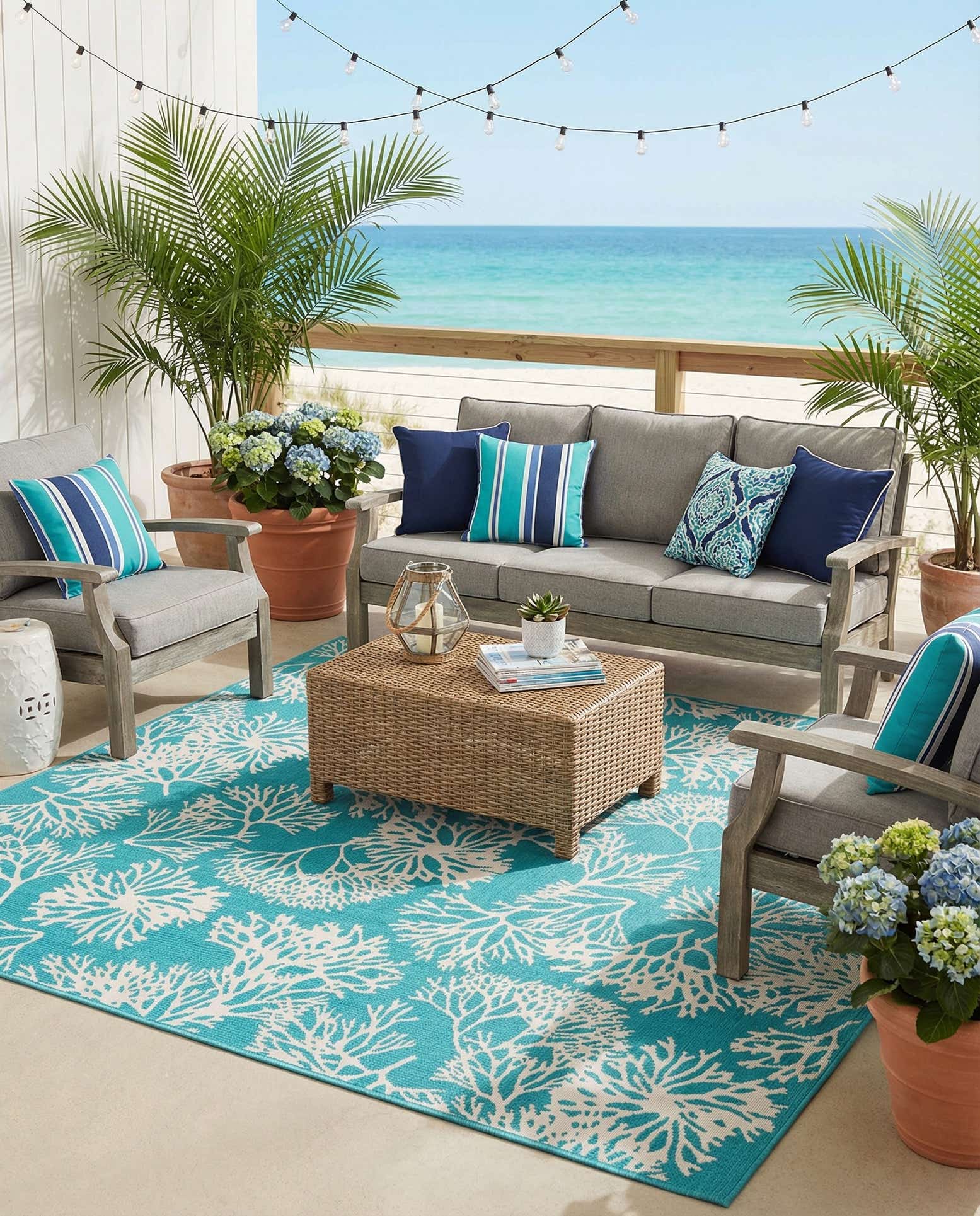 7' 10 x 7' 10 Easy-Clean Coastal Indoor / Outdoor Square Rug