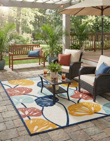 7' x 10' Easy-Clean Belize Indoor / Outdoor Rug