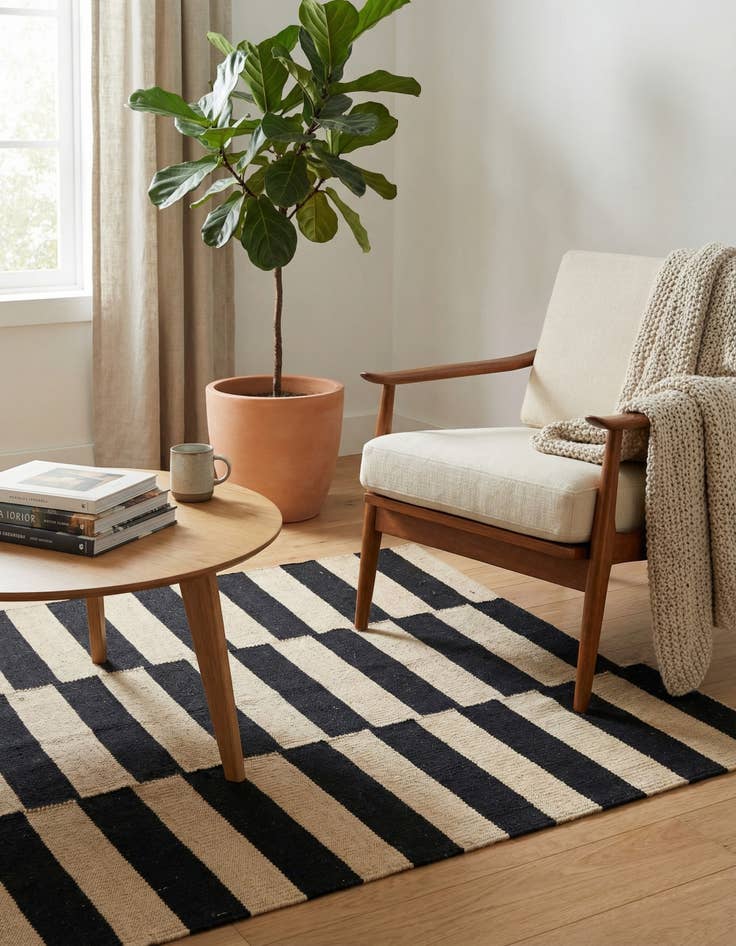 Detail image of 2' 7 x 3' 10  Hand Woven Kilim Modern Wool Rug