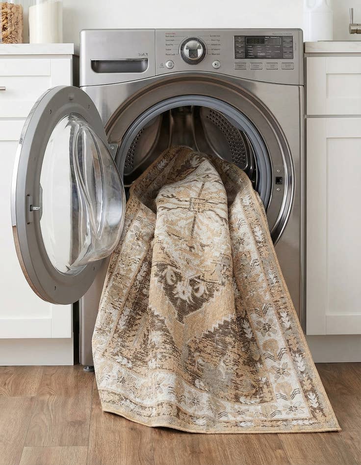 Detail image of 7' x 10'  Washable Traditional Indoor / Outdoor Rug