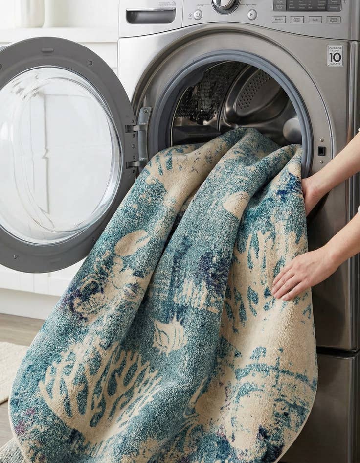 Detail image of 7' 10 x 7' 10  Washable Capri Round Rug