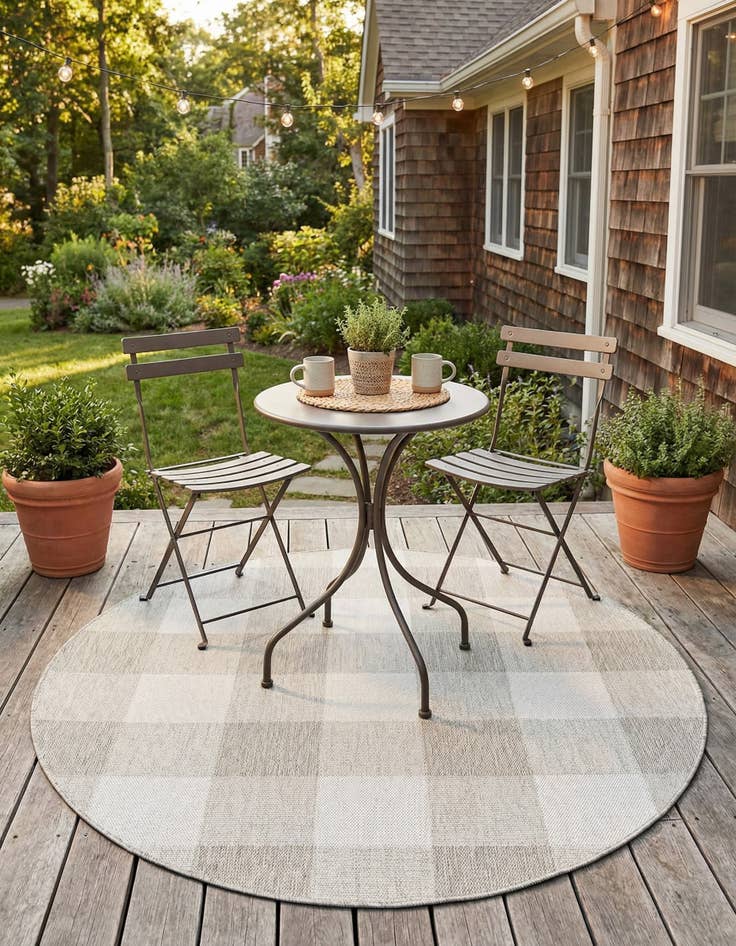Detail image of 6' x 6'  Washable Checkered Indoor / Outdoor Round Rug
