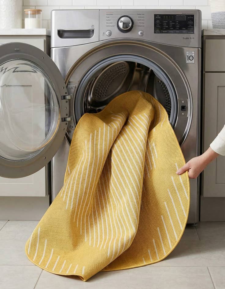 Detail image of 6' x 6'  Washable Modern Indoor / Outdoor Round Rug