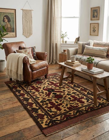 4' 4 x 6' 1 Hand Knotted Sumak Wool Rug