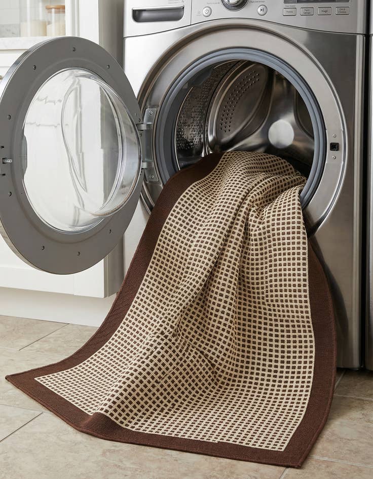 Detail image of 4' x 6'  Washable Border Indoor / Outdoor Rug