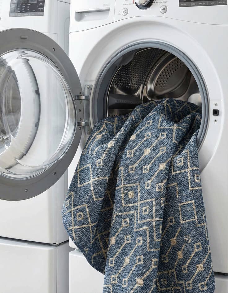 Detail image of 6' x 6'  Washable Trellis Indoor / Outdoor Round Rug