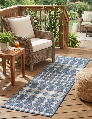 2' x 6' Easy-Clean Lattice Indoor / Outdoor Runner Rug