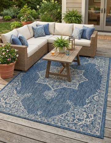 6' x 9' Easy-Clean Traditional Indoor / Outdoor Rug