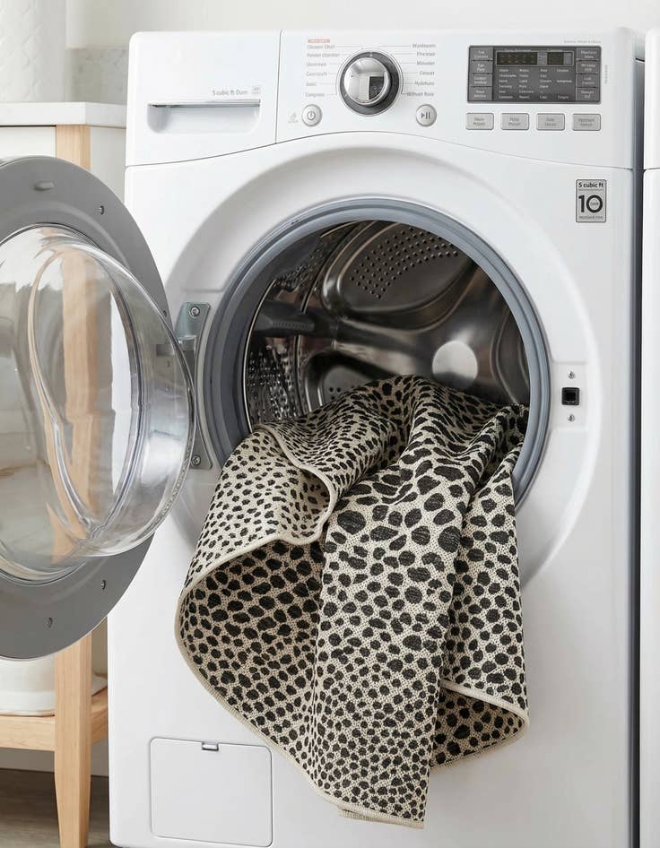 Detail image of 4' x 4'  Washable Jill Zarin Cape Town Indoor / Outdoor Round Rug