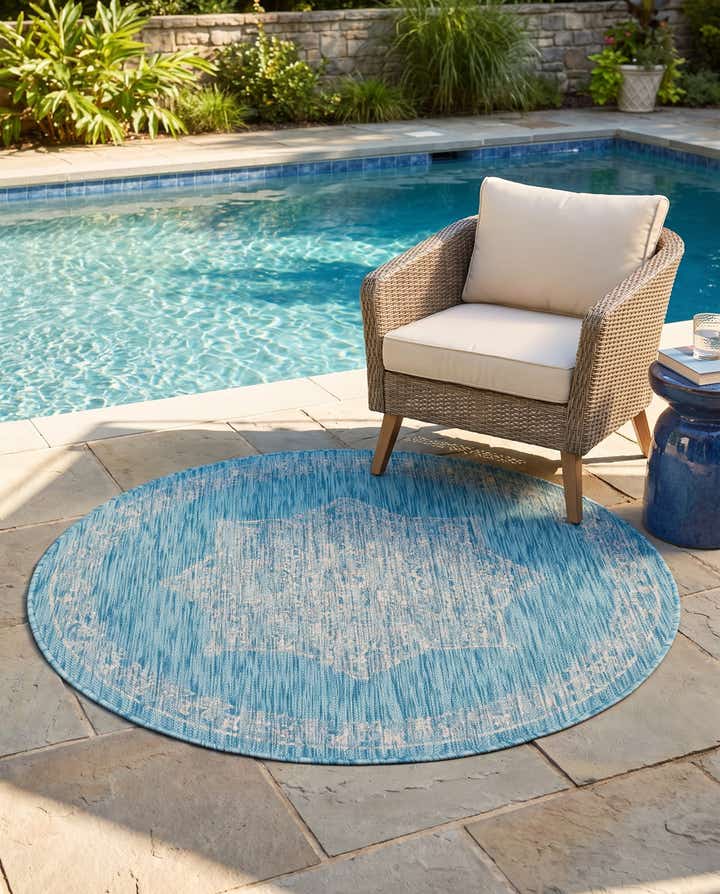 4' x 4' Easy-Clean Traditional Indoor / Outdoor Round Rug