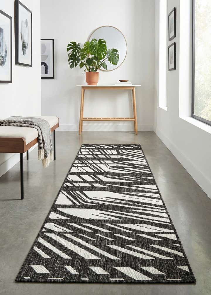 2' x 6' Easy-Clean Modern Indoor / Outdoor Runner Rug