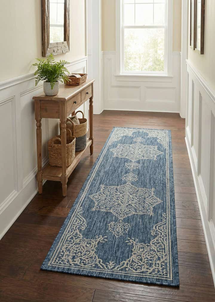 2' x 8' Easy-Clean Traditional Indoor / Outdoor Runner Rug