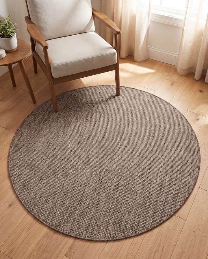 4' 1 x 4' 1 Easy-Clean Solid Indoor / Outdoor Round Rug