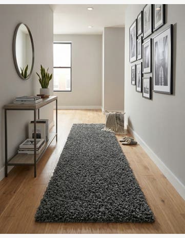 2' 7 x 10' Zermatt Shag Runner Rug