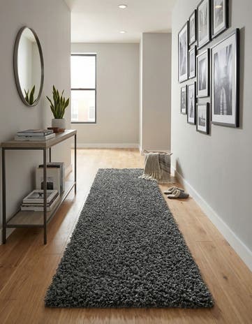2' 7 x 10' Zermatt Shag Runner Rug