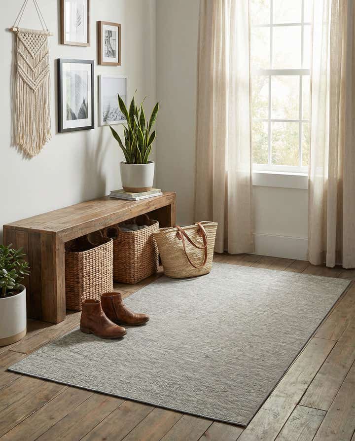 4' 2 x 6' Easy-Clean Solid Indoor / Outdoor Rug