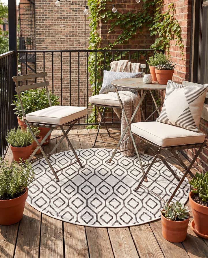 4' x 4' Easy-Clean Jill Zarin Turks and Caicos Indoor / Outdoor Round Rug