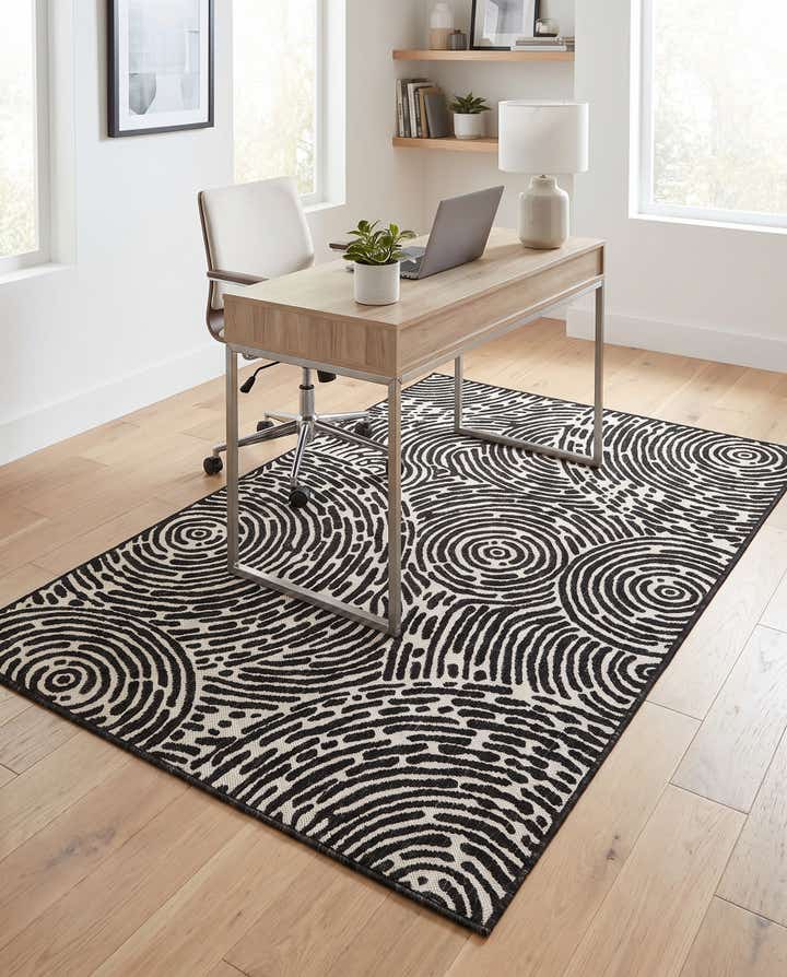 4' x 6' Easy-Clean Modern Indoor / Outdoor Rug