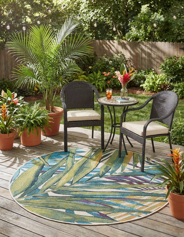 Detail image of 4' x 4'  Washable Botanical Indoor / Outdoor Round Rug