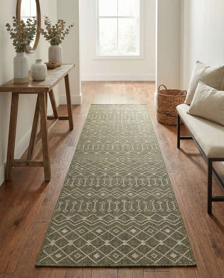 2' 7 x 12' Easy-Clean Lattice Indoor / Outdoor Runner Rug