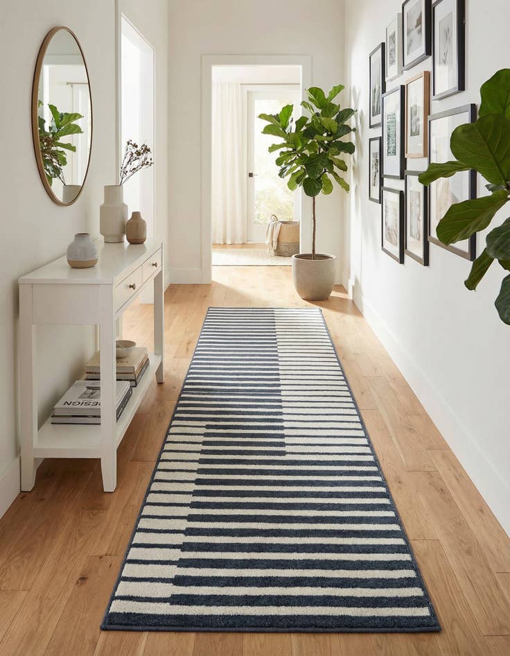 Detail image of 2' 7 x 10' Oslo Runner Rug