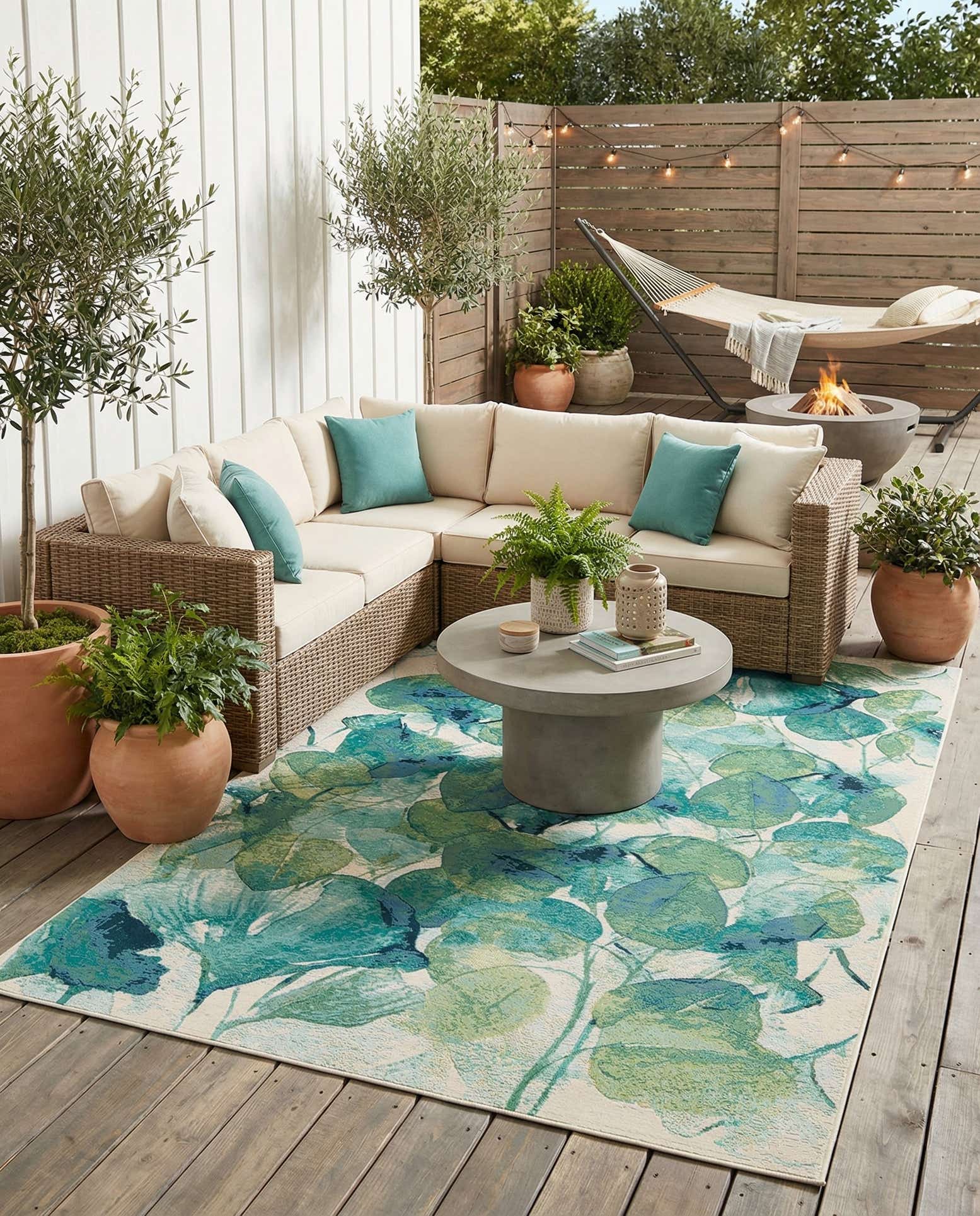 7' x 10' Easy-Clean Botanical Indoor / Outdoor Rug