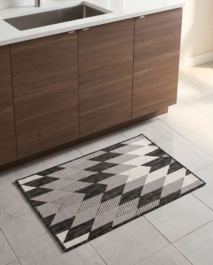2' x 3' Easy-Clean Modern Indoor / Outdoor Rug