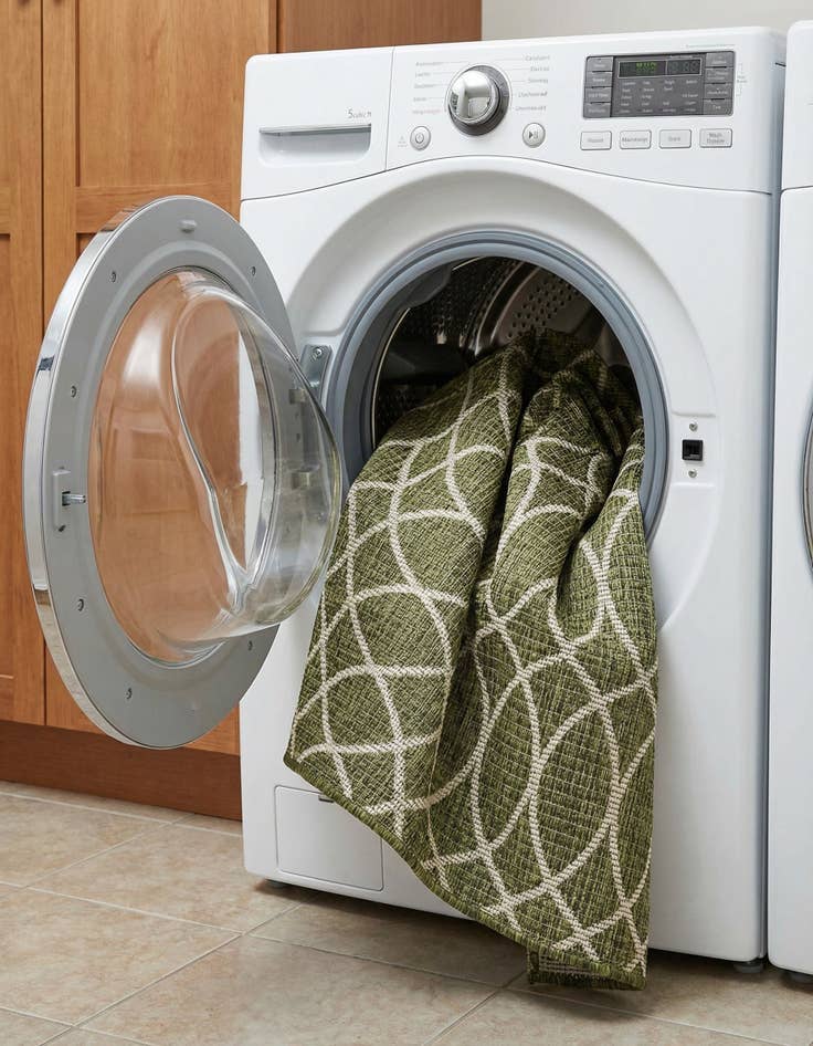 Detail image of  4' x 6'  Washable Lattice Indoor / Outdoor Rug