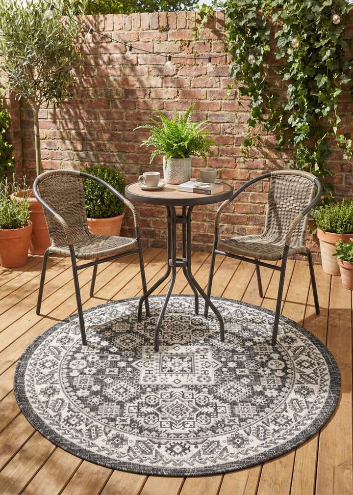 4' x 4' Easy-Clean Aztec Indoor / Outdoor Round Rug