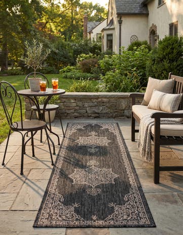 2' 7 x 10' Easy-Clean Traditional Indoor / Outdoor Runner Rug