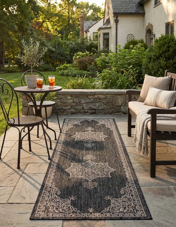 2' 7 x 10' Easy-Clean Traditional Indoor / Outdoor Runner Rug