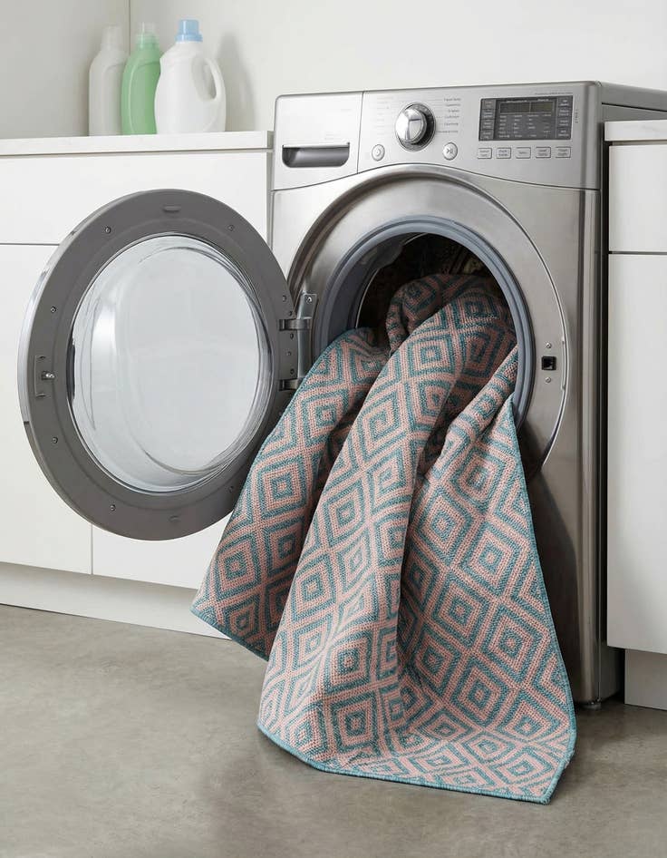 Detail image of 5' 3 x 8'  Washable Jill Zarin Costa Rica Indoor / Outdoor Rug