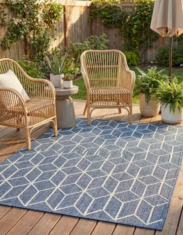 5' 3 x 8' Easy-Clean Lattice Indoor / Outdoor Rug