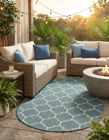 5' 3 x 8' Easy-Clean Trellis Indoor / Outdoor Oval Rug