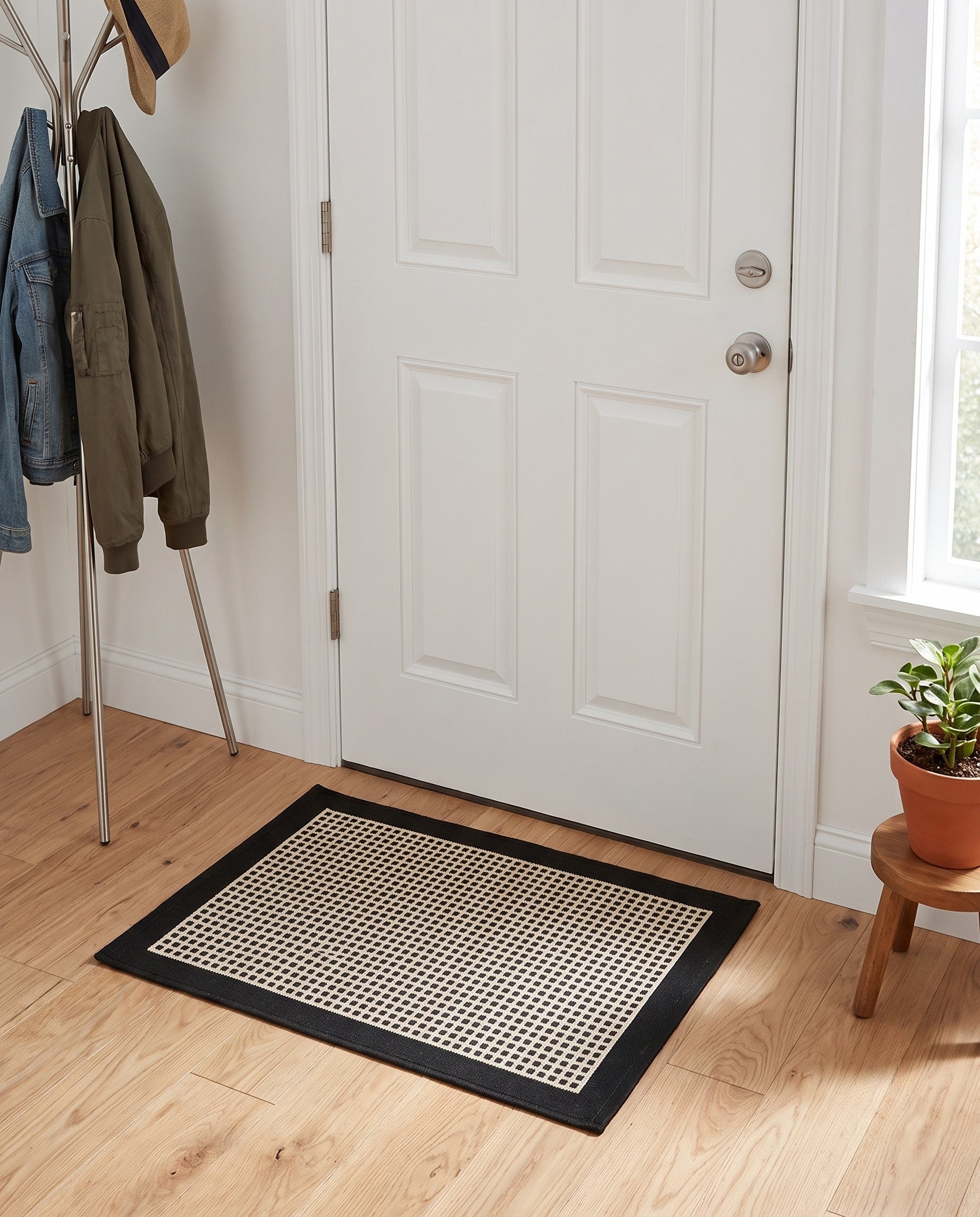 2' x 3' Easy-Clean Border Indoor / Outdoor Rug