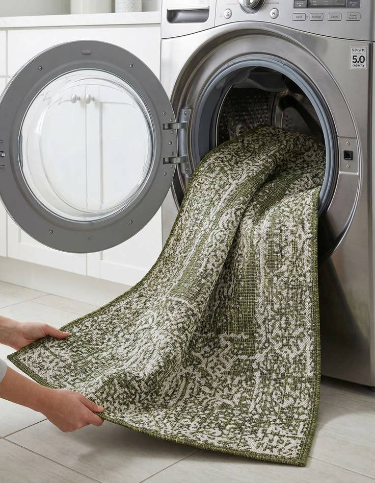 Detail image of 4' x 6'  Washable Traditional Indoor / Outdoor Rug