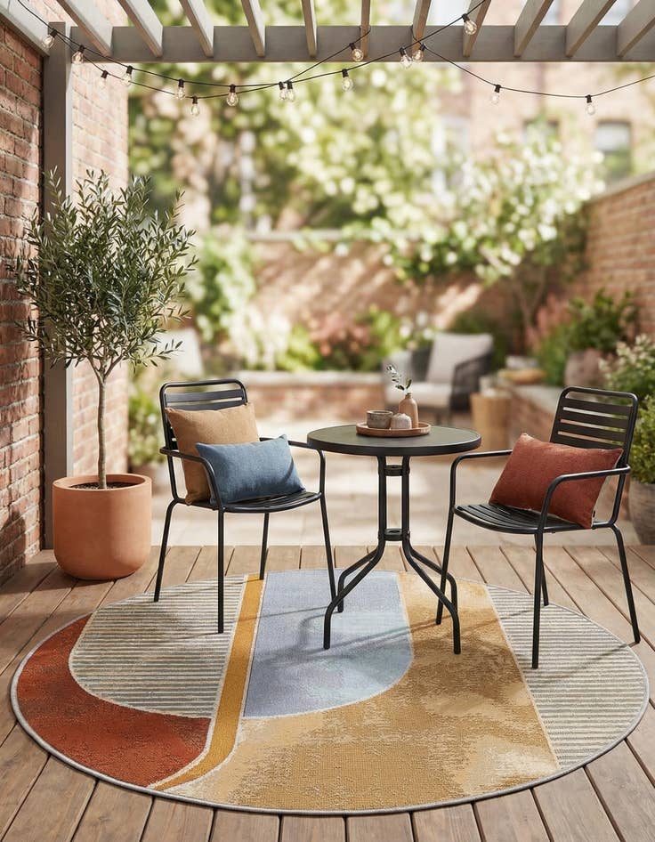 Detail image of 3' 3 x 3' 3  Washable Modern Indoor / Outdoor Round Rug